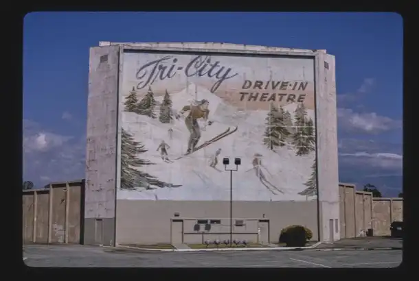 screen at Tri City Drive in