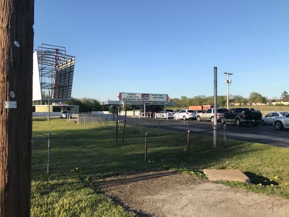 screens at Admiral Twin Drive-in