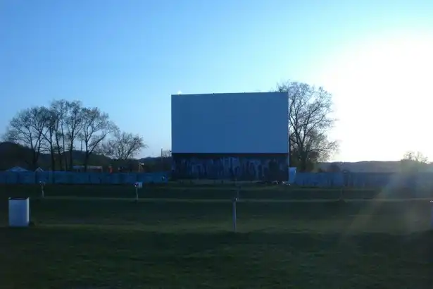 Grassy field and screen of the Starlite 14 Drive-in